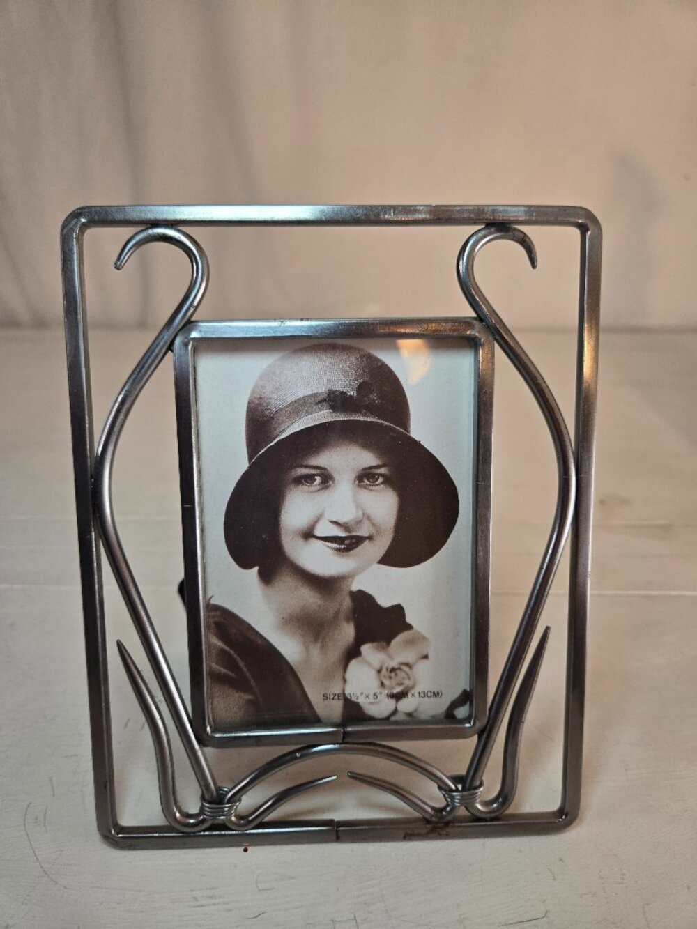 Art Nouveau Pewter Photo Stand Frame 3 1/2 x 5 photo